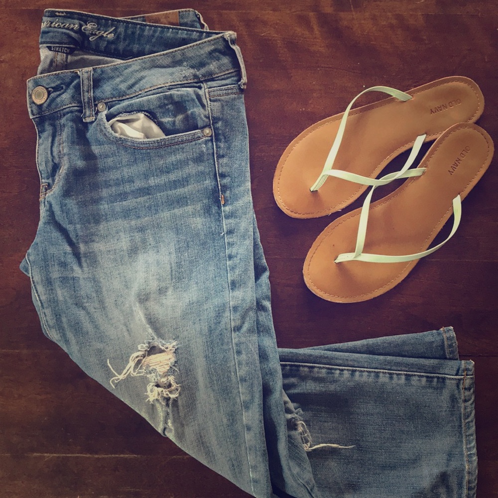 American Eagle Distressed Capris